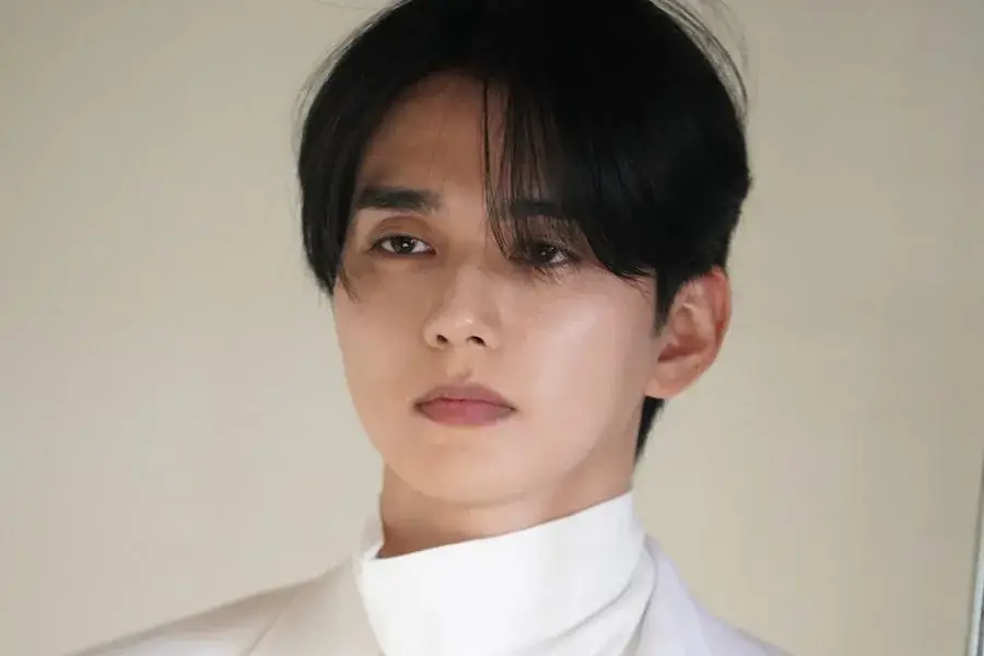Yoo Seung Ho Officially Signs With YG Entertainment 그림