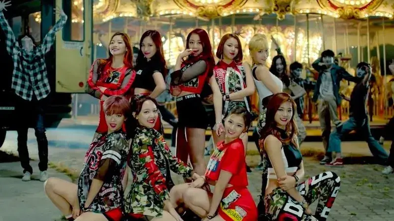 TWICE's "Like OOH-AHH" Becomes Their 3rd MV To Reach 200 Million Views 그림