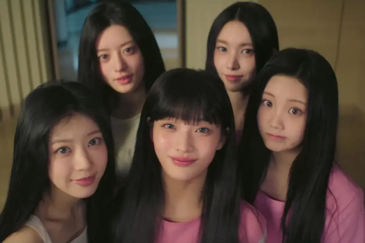 Watch: ILLIT Conveys Their Honest Feelings In Bubbly Debut MV For "Magnetic" 그림
