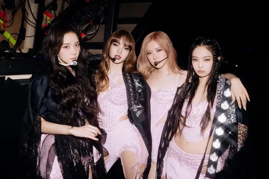 All 4 BLACKPINK Members Renew Contracts For Group Activities With YG Entertainment 표지 이미지